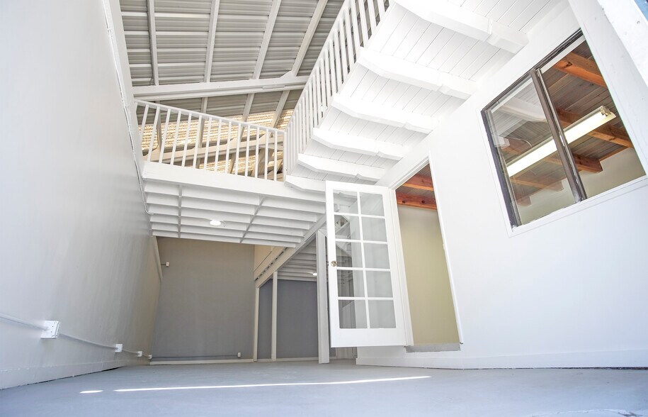 24 E Mason St, Santa Barbara, CA à louer - Photo du bâtiment - Image 2 de 10