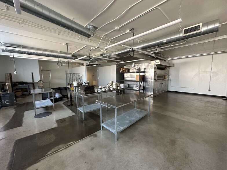 8730 SE Woodstock Blvd, Portland, OR à vendre - Photo du bâtiment - Image 3 de 5