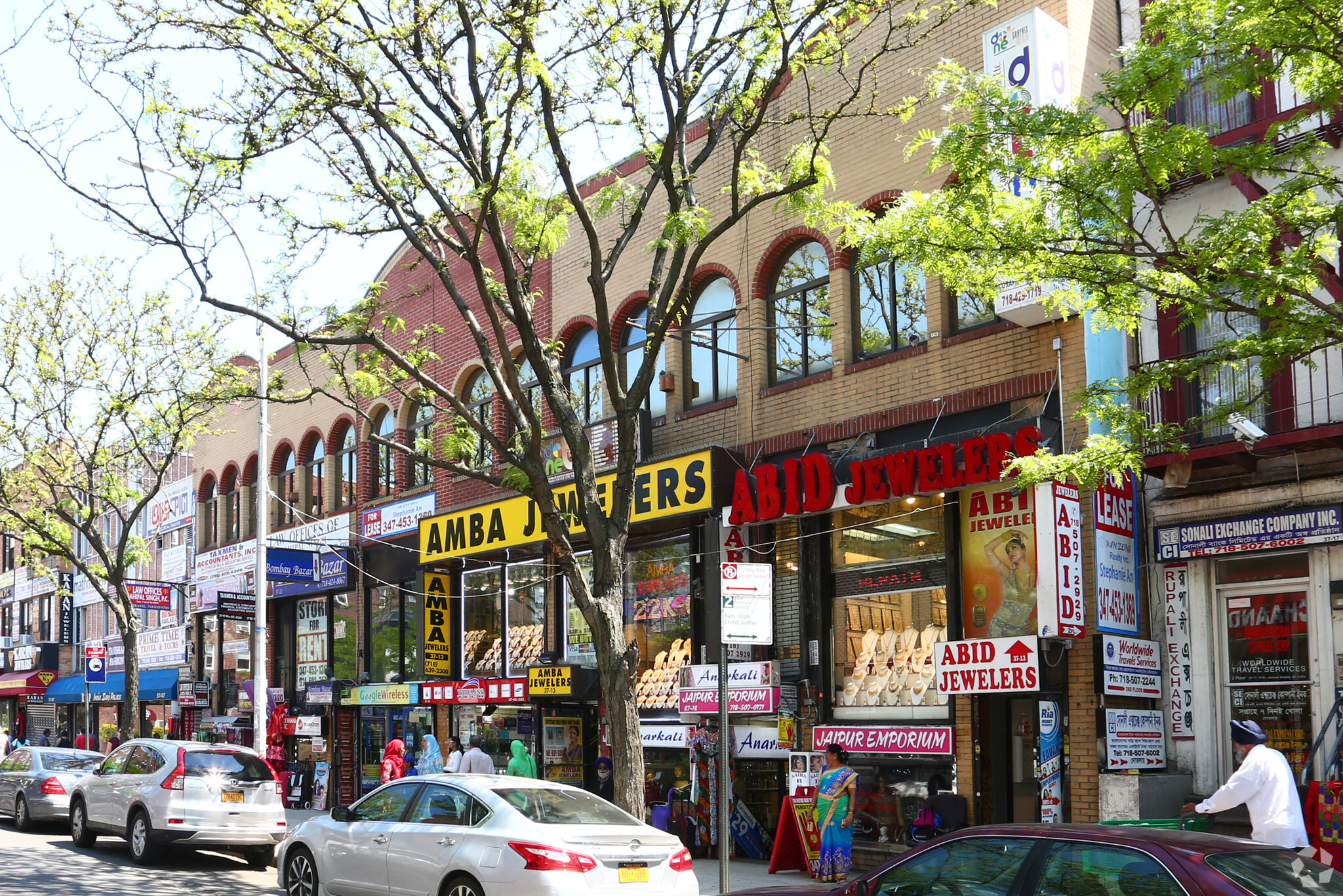 3711-3713 74th St, Jackson Heights, NY à vendre Photo principale- Image 1 de 1