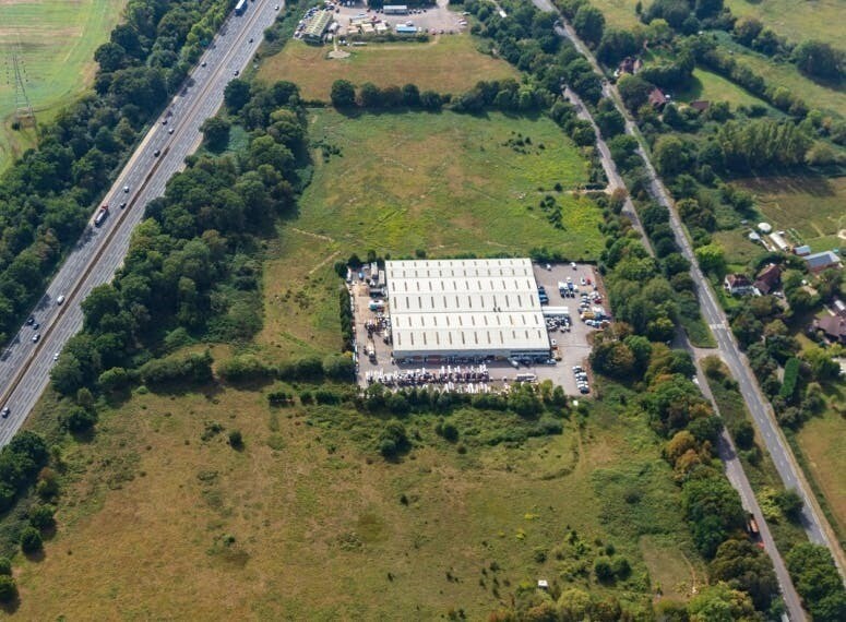 London Rd, Send à louer - Photo du bâtiment - Image 2 de 4