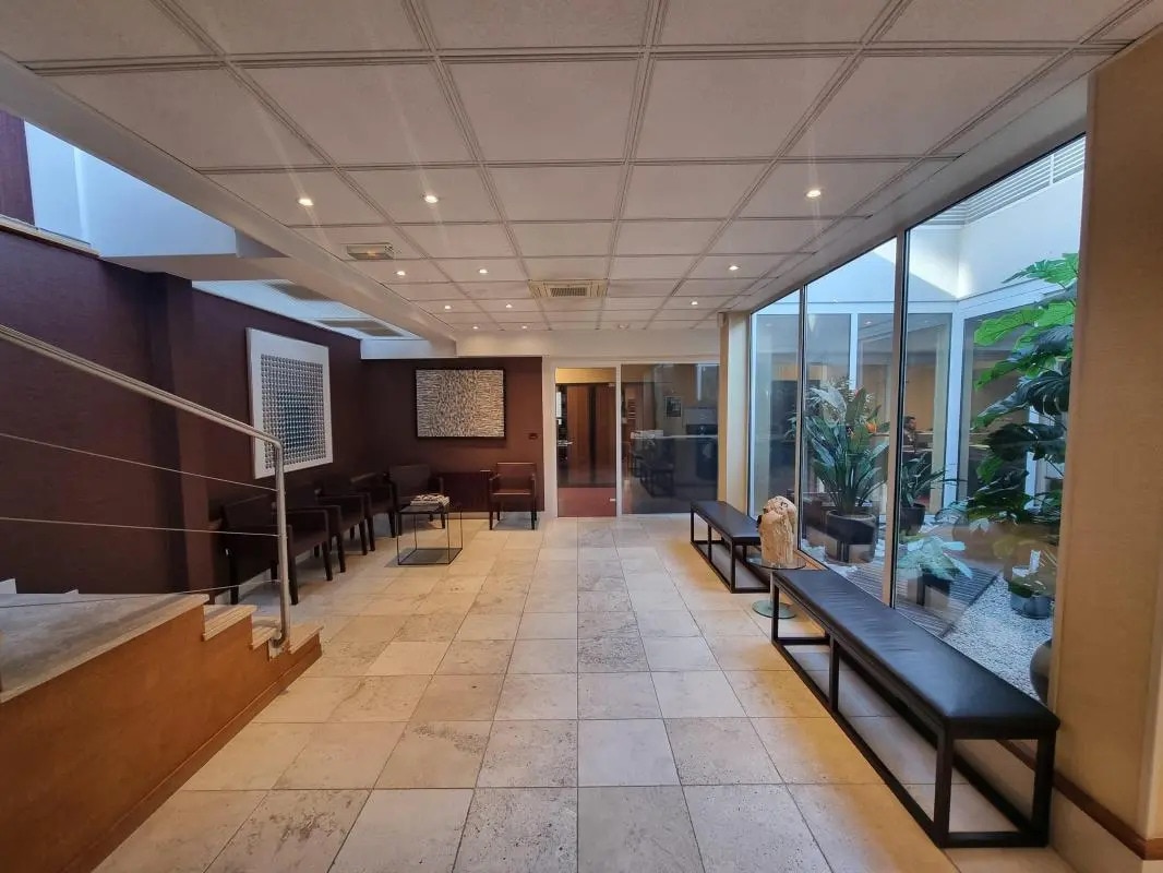 Office in Paris for sale Lobby- Image 1 of 10