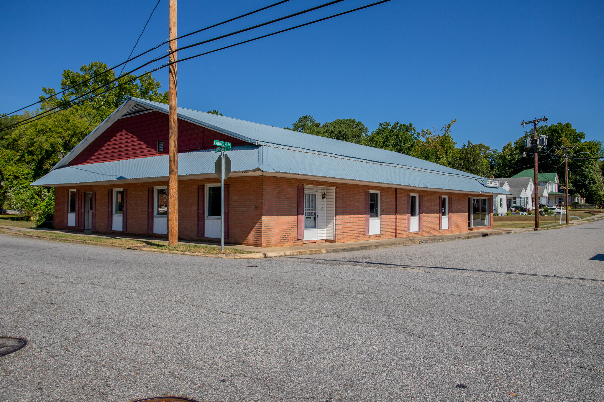 300 Brunswick Ave, Emporia, VA for sale Primary Photo- Image 1 of 53