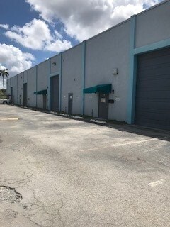 9550-9552 NW 12th St, Miami, FL à louer - Photo du bâtiment - Image 3 de 9