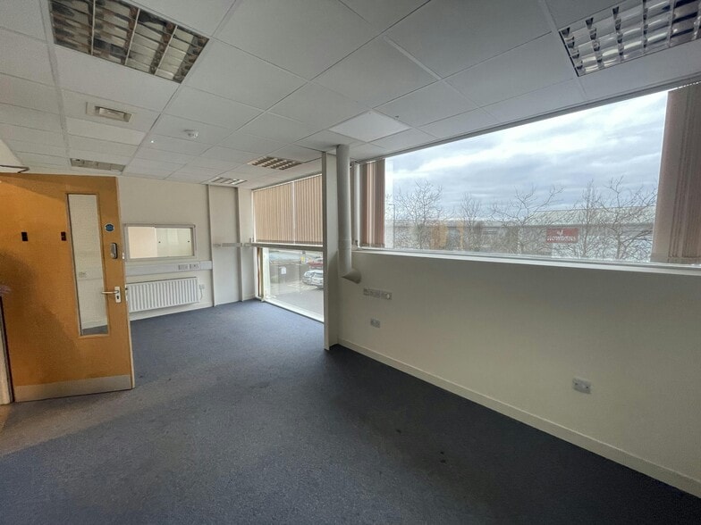 8A-8F Fratton Way, Southsea for lease - Interior Photo - Image 3 of 15