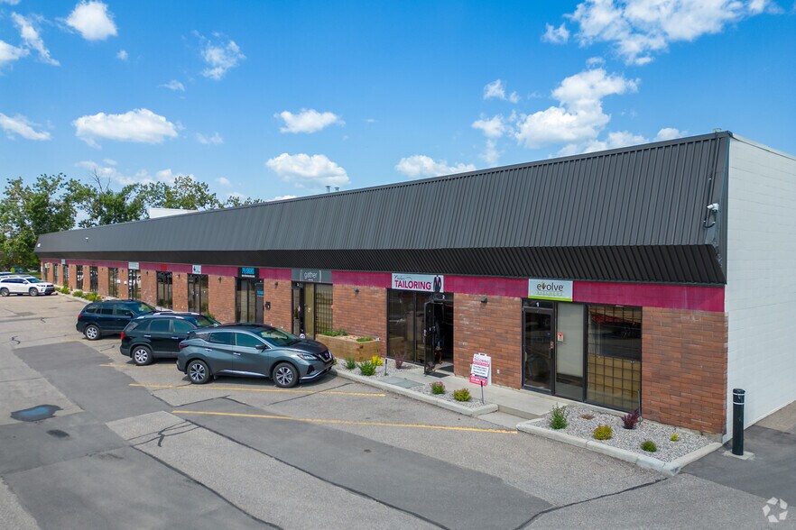 4220 23rd St NE, Calgary, AB à vendre - Photo du bâtiment - Image 1 de 1
