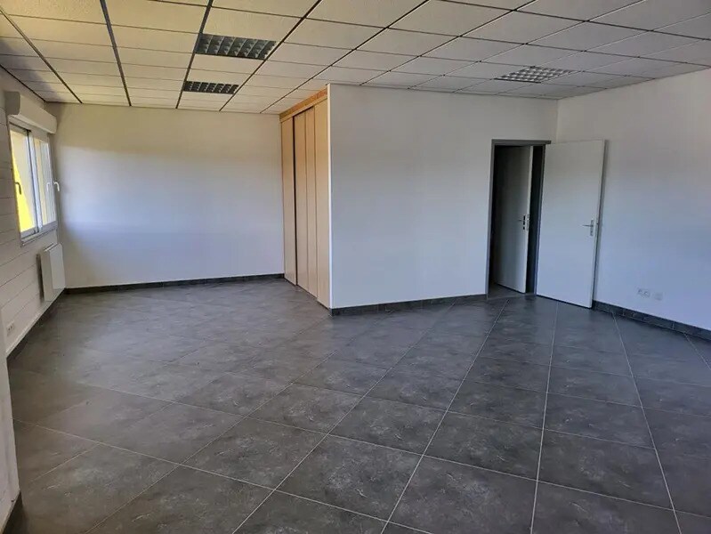 Office in Champagné for lease Interior Photo- Image 1 of 6