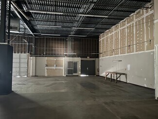 Plus de détails pour 817 Greenview Dr, Grand Prairie, TX - Local d'activités à louer