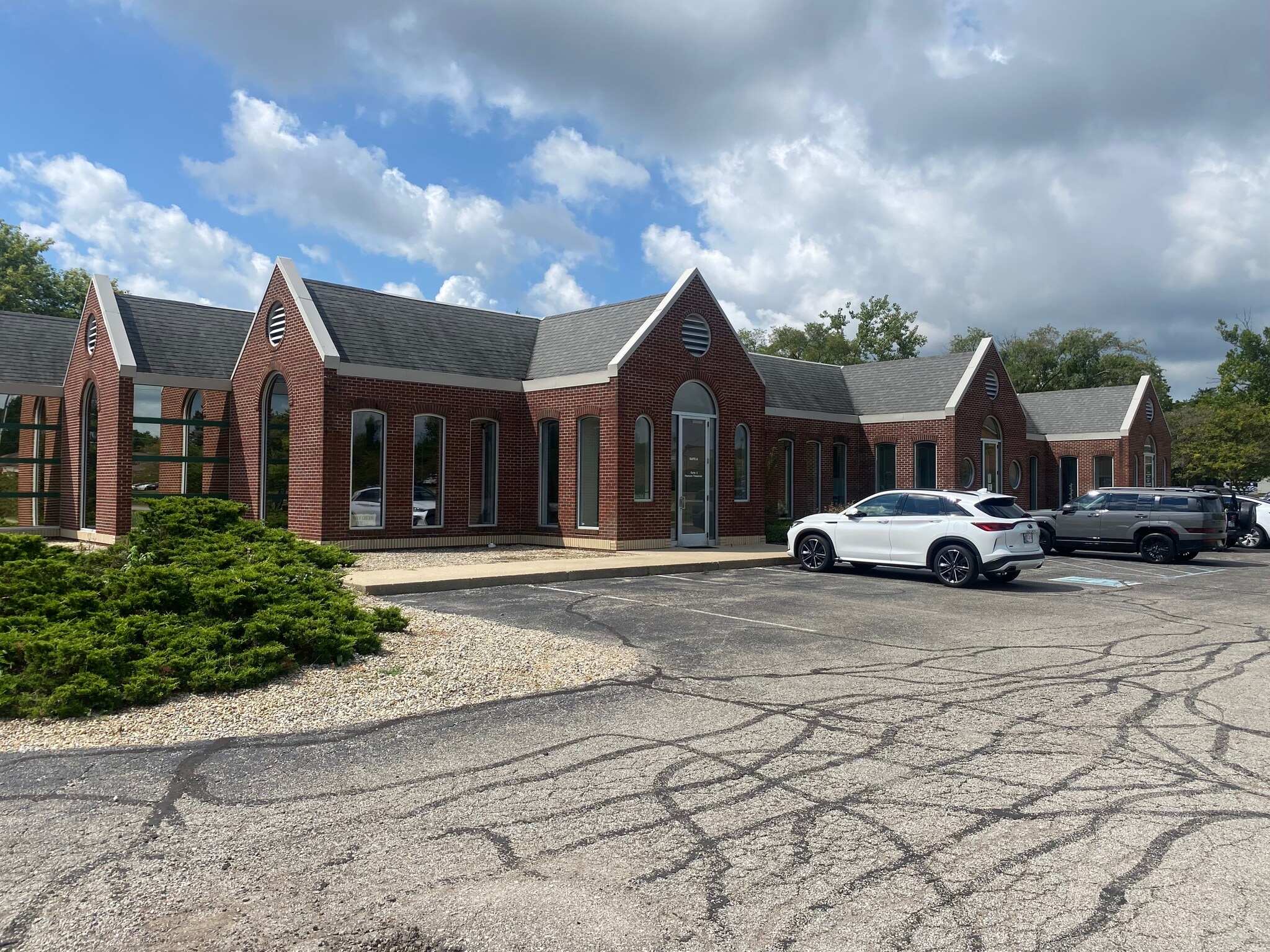 1455 W Oak St, Zionsville, IN for lease Building Photo- Image 1 of 4