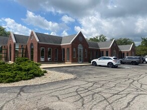 1455 W Oak St, Zionsville, IN for lease Building Photo- Image 1 of 4