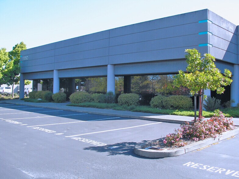 5550 Skylane Blvd, Santa Rosa, CA à louer - Photo du bâtiment - Image 1 de 6
