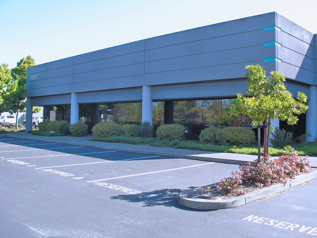 5550 Skylane Blvd, Santa Rosa, CA à louer Photo du bâtiment- Image 1 de 7