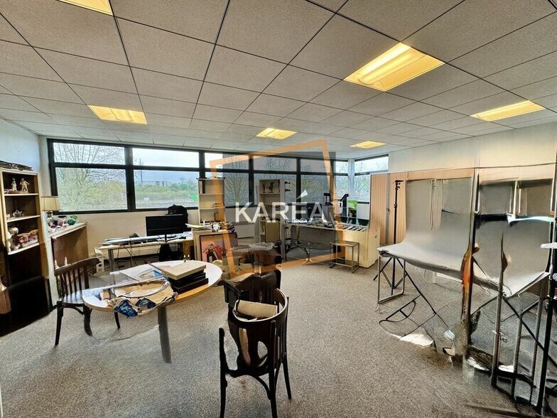 Flex in Mareuil-lès-Meaux for lease - Interior Photo - Image 2 of 5
