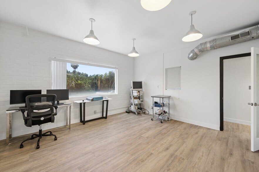 16250 Ventura Blvd, Encino, CA à louer - Photo du bâtiment - Image 3 de 18