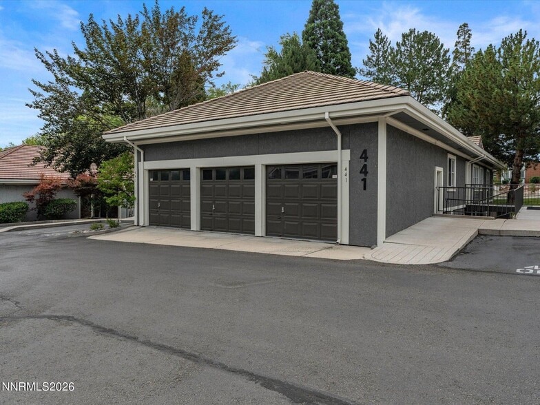 441 W Plumb Ln, Reno, NV à vendre - Photo du bâtiment - Image 1 de 53
