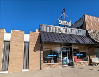 Plus de détails pour 606 Oregon St, Hiawatha, KS - Vente au détail à vendre