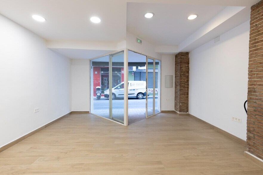 Calle Almona de San Juan de Dios, 15, Granada, Granada for sale - Building Photo - Image 2 of 21