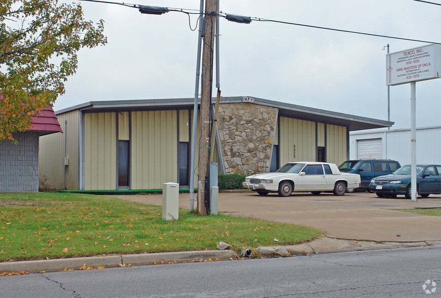 9920 E 55th Pl, Tulsa, OK à louer - Photo du bâtiment - Image 2 de 3