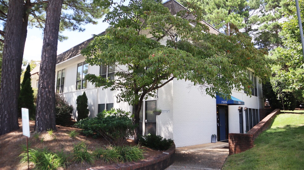 7509 Six Forks Rd, Raleigh, NC à louer - Photo du bâtiment - Image 2 de 5