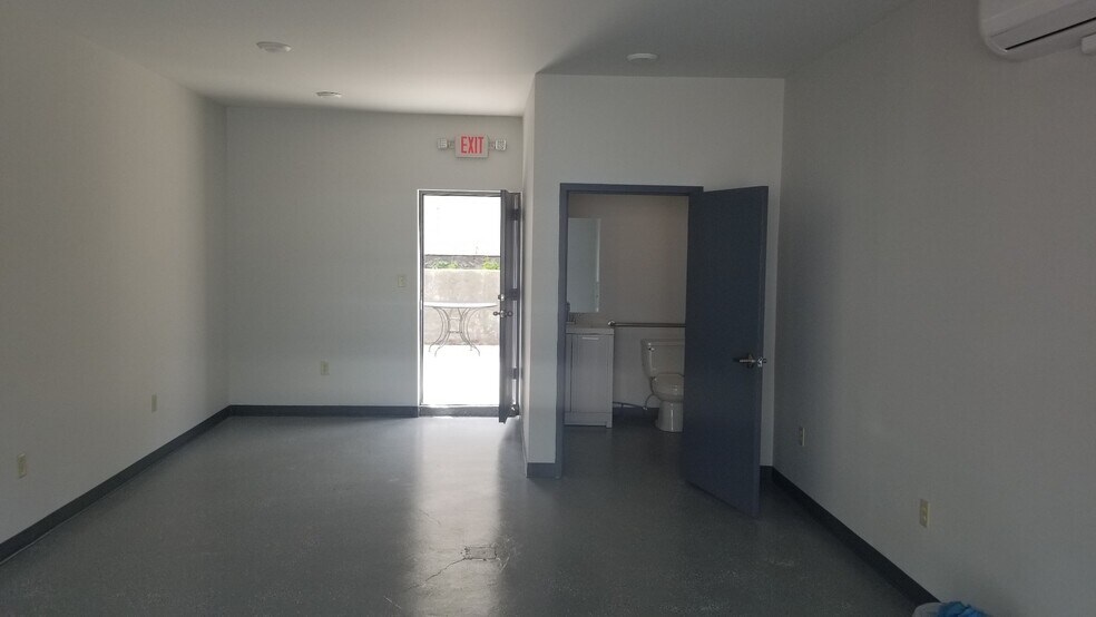 105 W Railroad St, Dickson, TN à louer - Photo intérieure - Image 3 de 7