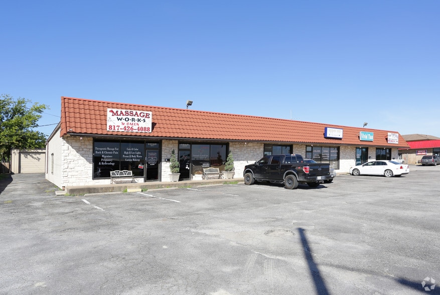 131-145 NW Hillery St, Burleson, TX for lease - Primary Photo - Image 1 of 2