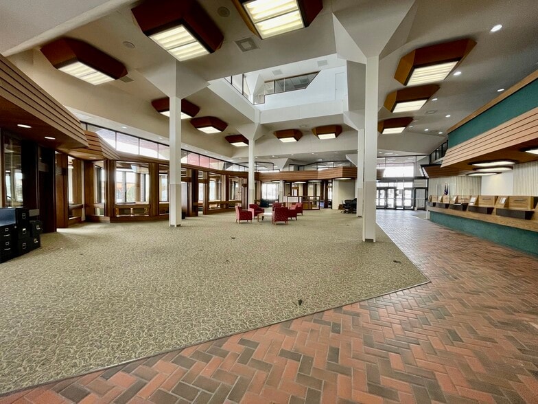 730 Center Ave, Moorhead, MN for sale - Interior Photo - Image 2 of 4