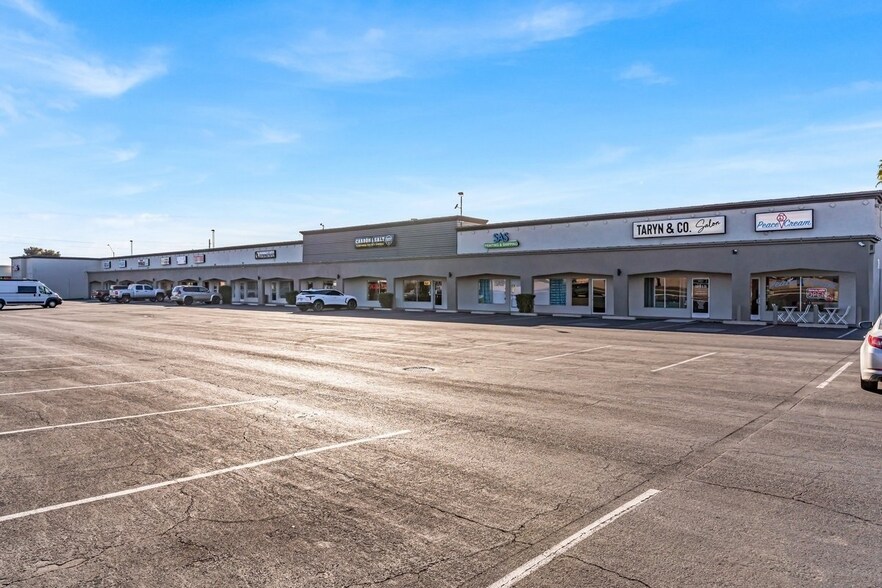 15414 N 19th Ave, Phoenix, AZ à louer - Photo du bâtiment - Image 3 de 5