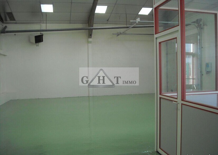 Industrial in SAINT-OUEN-L'AUMONE for lease - Interior Photo - Image 2 of 3