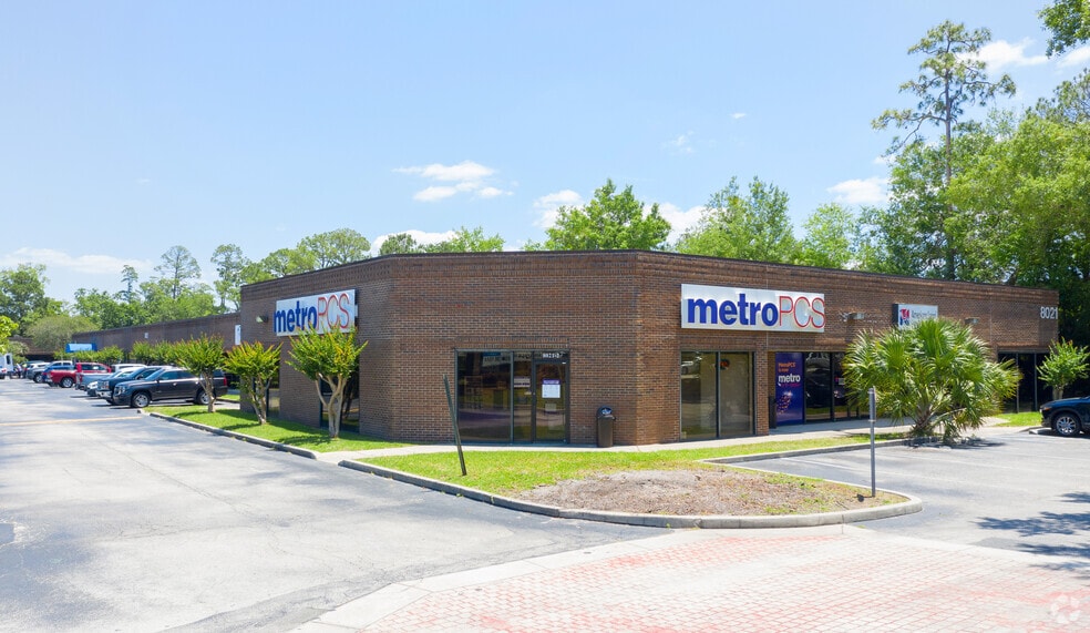 8011 Philips Hwy, Jacksonville, FL for lease - Building Photo - Image 3 of 11