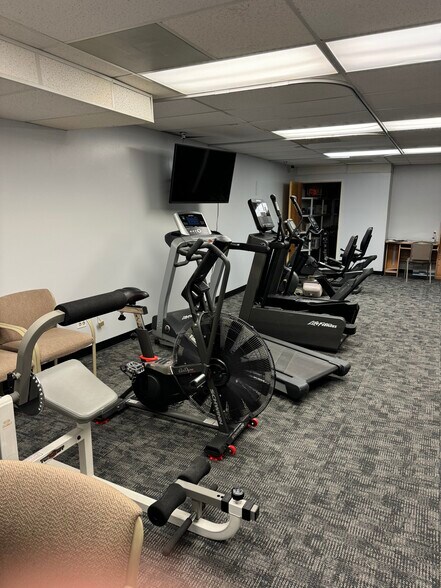 5183-5195 Mayfield Rd, Cleveland, OH à louer - Photo intérieure - Image 3 de 9