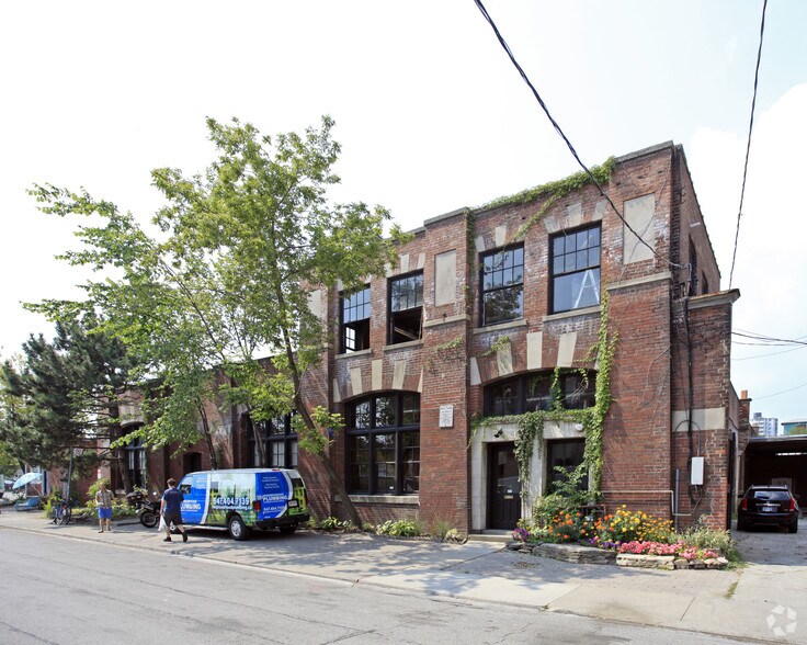 58 Fraser Ave, Toronto, ON à vendre - Photo principale - Image 1 de 1