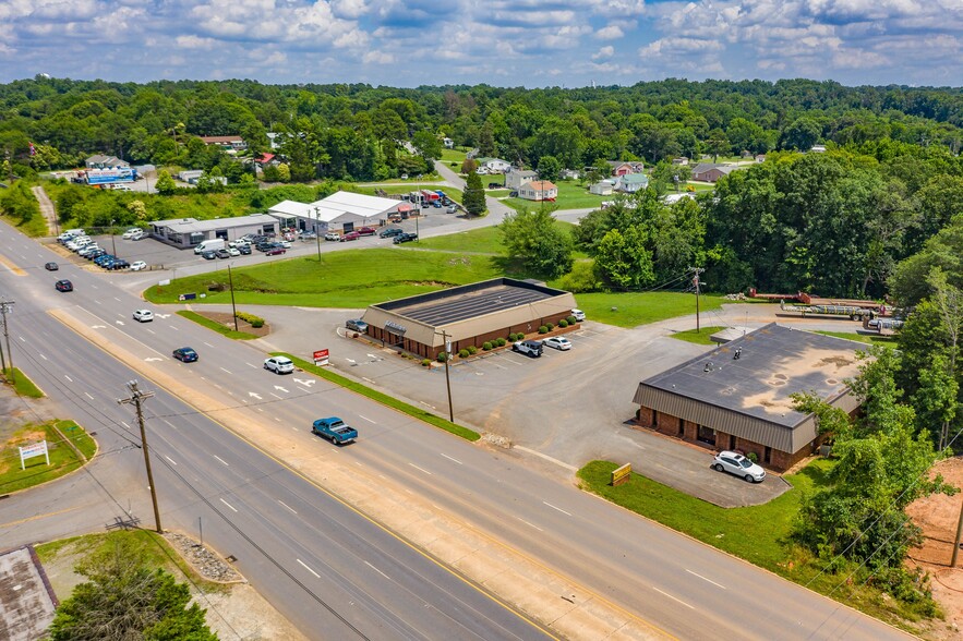 5938 W Wilkinson Blvd, Belmont, NC à louer - Photo du bâtiment - Image 2 de 3