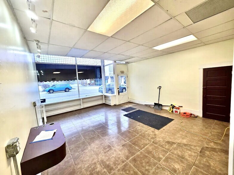 219 W Main St, Lexington, IL à louer - Photo intérieure - Image 2 de 7