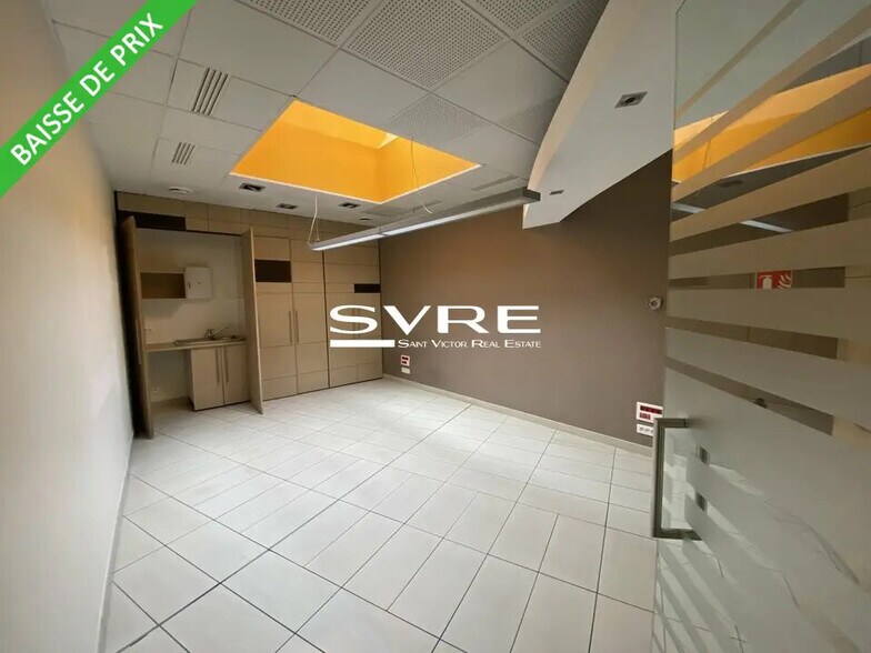 Retail in Marseille for lease - Interior Photo - Image 3 of 11