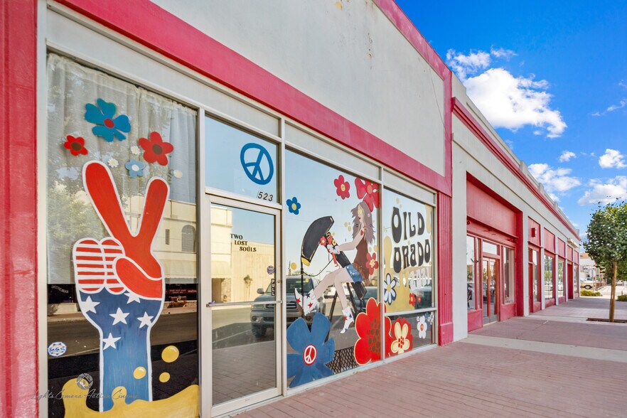 523 Center St, Taft, CA à vendre - Photo du bâtiment - Image 2 de 14