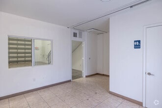 1211 Stirling Rd, Dania Beach, FL à louer Photo intérieure- Image 2 de 5