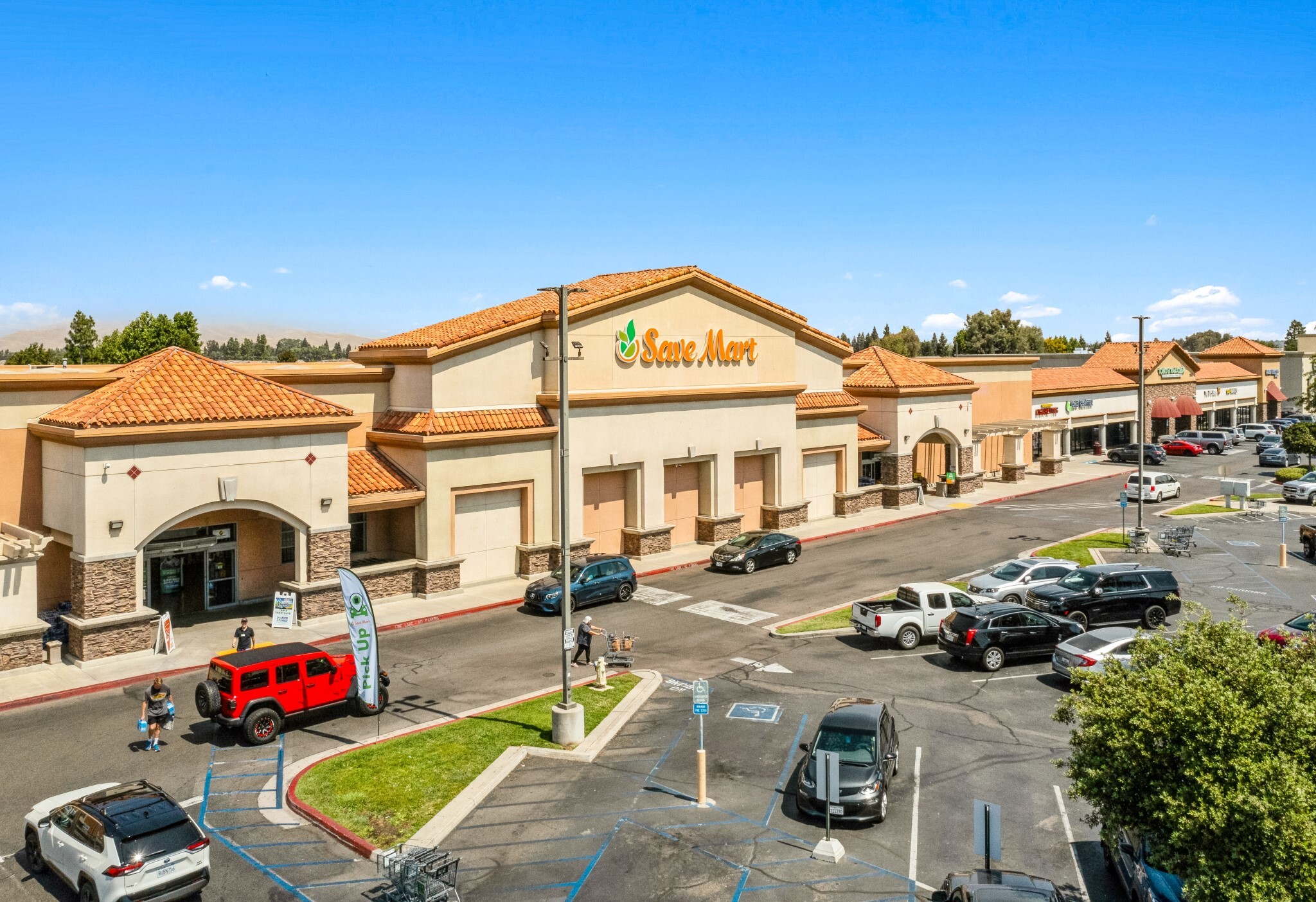 1815-1865 Herndon Ave, Clovis, CA for lease Primary Photo- Image 1 of 10