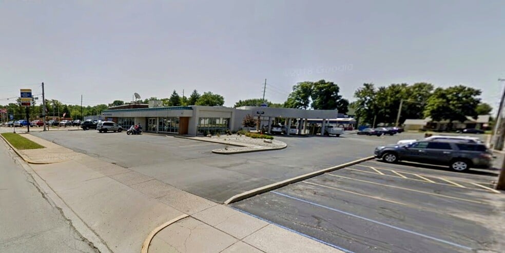 407 S Main St, Clinton, IN for sale - Building Photo - Image 3 of 5