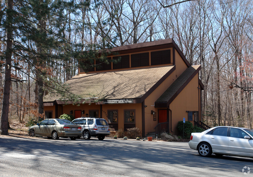 12050 S Lakes Dr, Reston, VA for lease - Primary Photo - Image 1 of 8