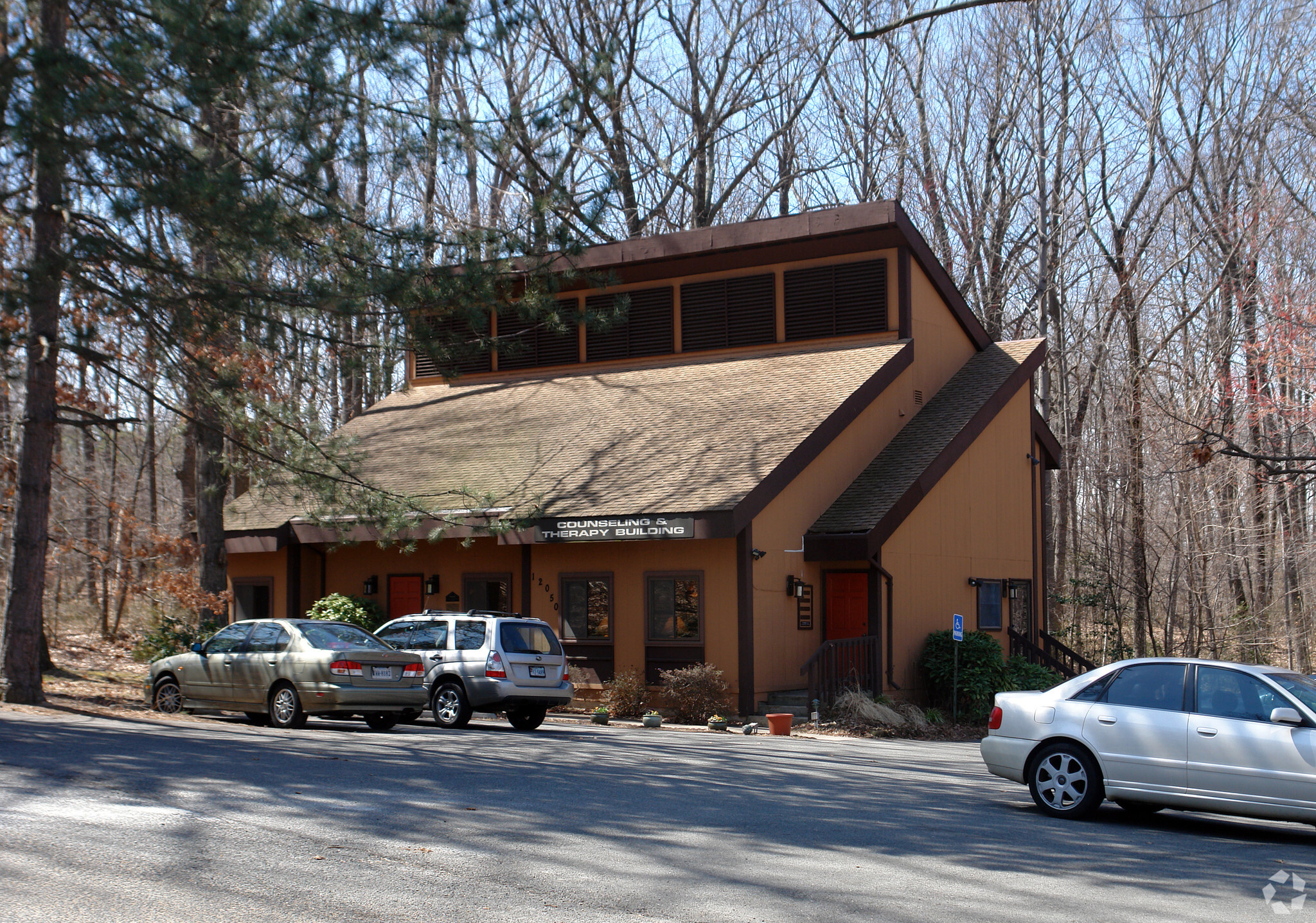 12050 S Lakes Dr, Reston, VA for lease Primary Photo- Image 1 of 9