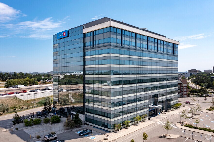 2465 Argentia Rd, Mississauga, ON à louer - Photo du bâtiment - Image 2 de 5