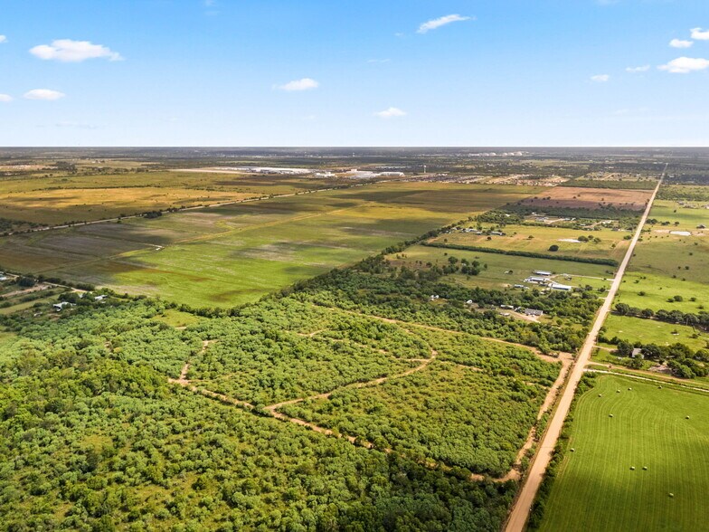 3346 Orange Hill Rd, Sealy, TX à vendre - Photo du bâtiment - Image 2 de 17