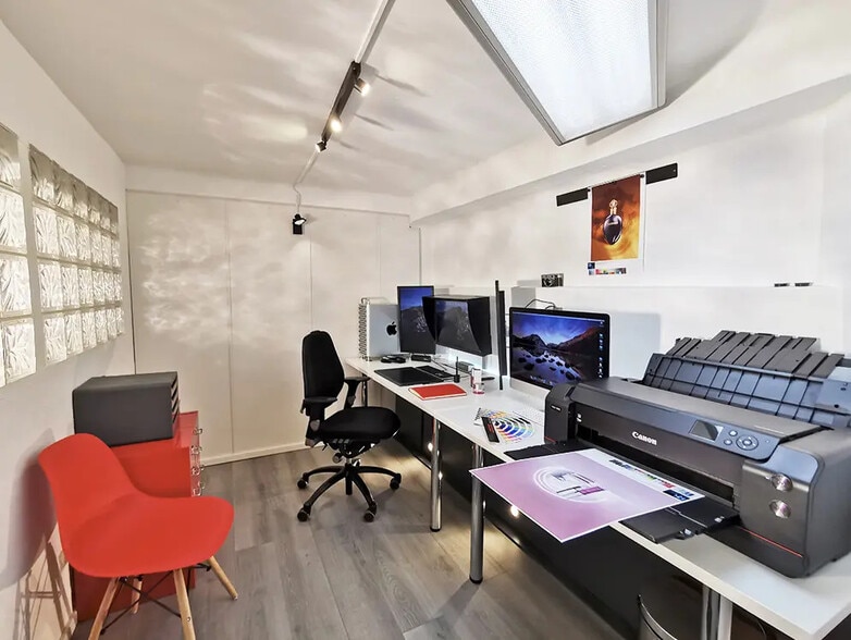 Flex in Paris for sale - Interior Photo - Image 3 of 9