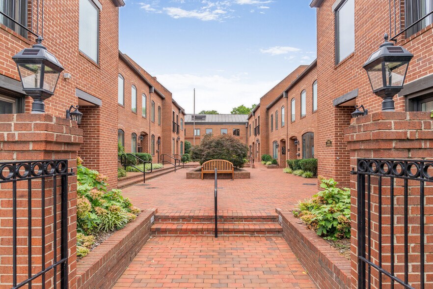 415 N Lee St, Alexandria, VA à louer - Photo du bâtiment - Image 2 de 13