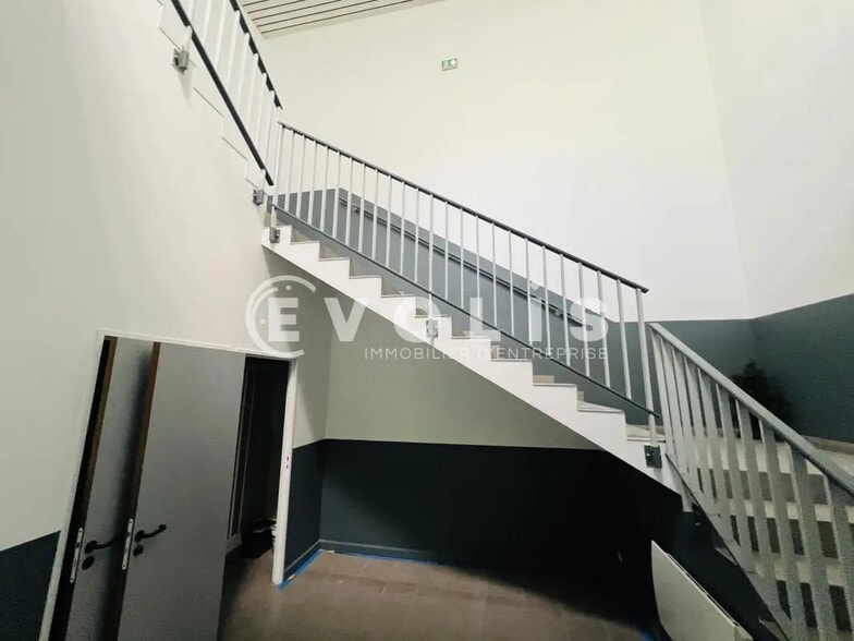 Bureau dans Croissy-Beaubourg à louer - Photo intérieure - Image 3 de 7