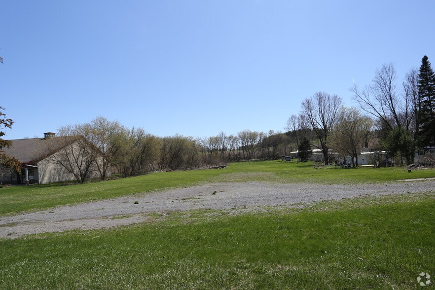 1060 State Route 5 E, Elbridge, NY à louer - Photo du bâtiment - Image 2 de 4