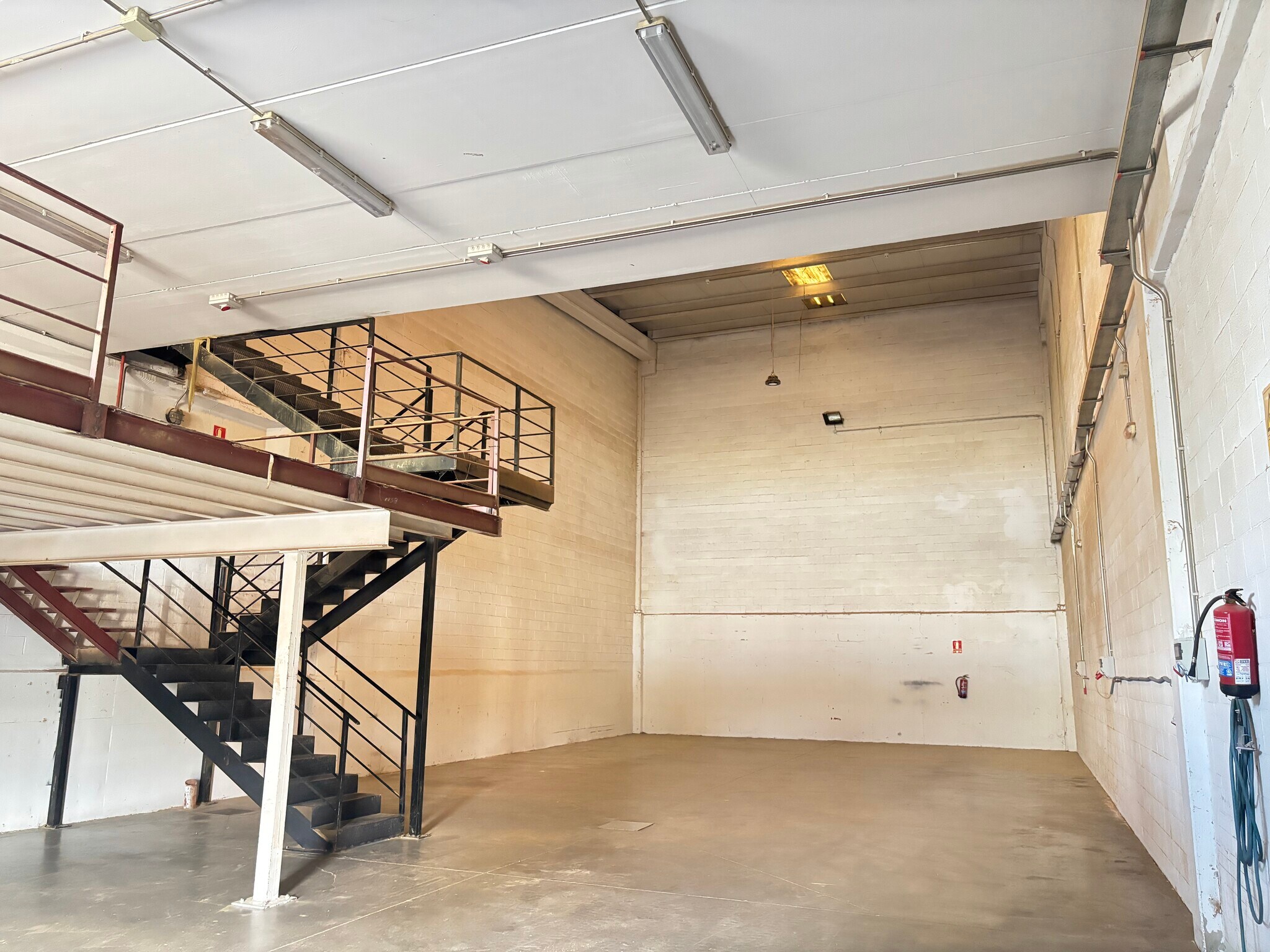 Industrial in Tres Cantos, Madrid for lease Primary Photo- Image 1 of 5