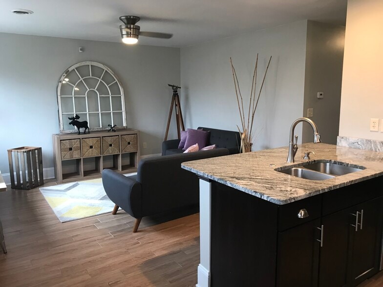 1427 Grogan Ave, Columbus, OH for sale - Primary Photo - Image 1 of 4