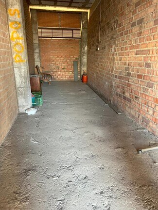 Plus de détails pour Commerce de détail à vendre