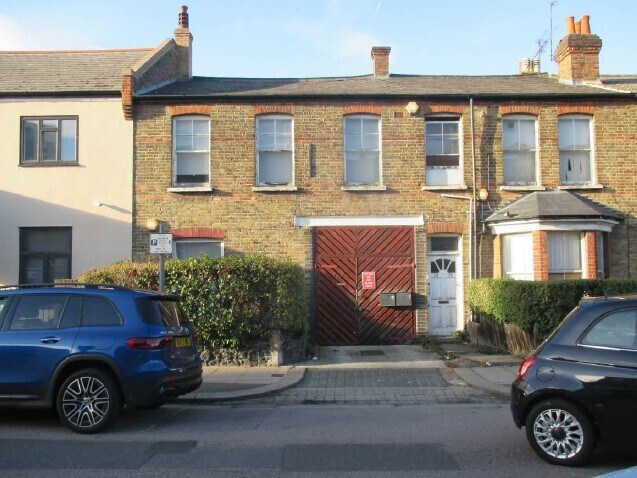 7 Nant Rd, Londres à vendre - Photo principale - Image 1 de 2