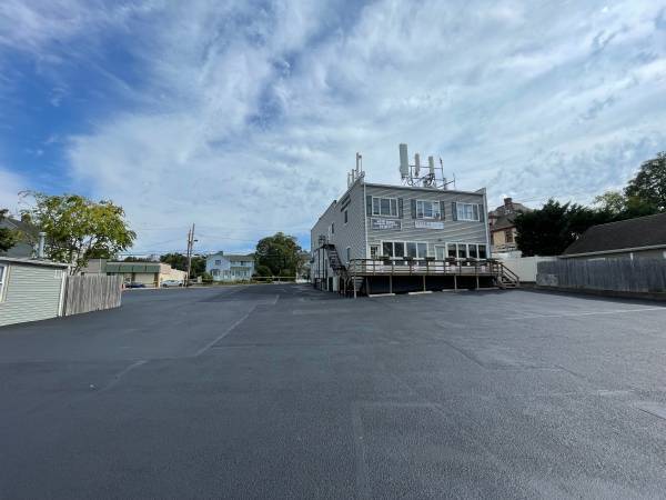 2504 Grand Ave, Baldwin, NY à louer - Photo du bâtiment - Image 3 de 46